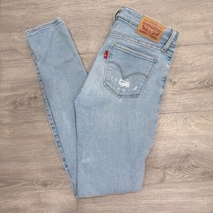 Levi’s Distressed Jeans - 25